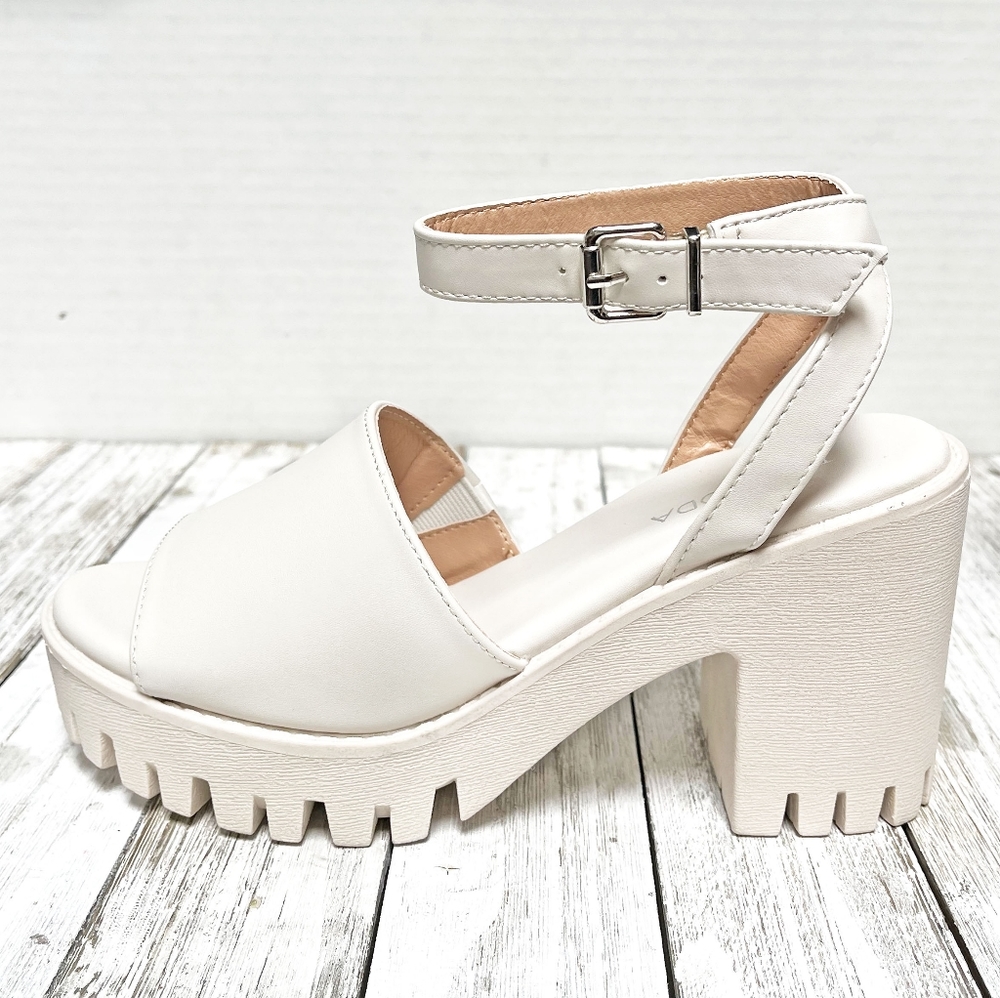 New Ivory Beige Platform Wide Band Chunky Heel Sandals